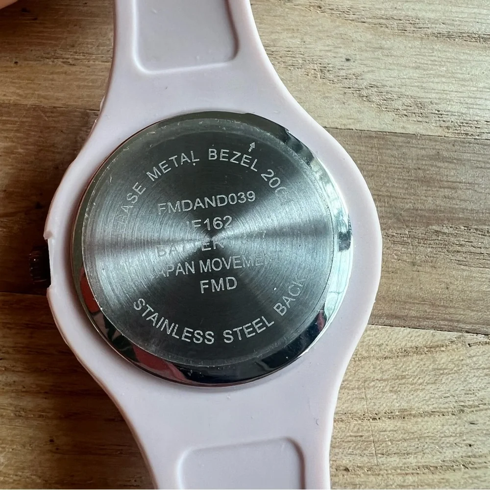 Ladies blush pink silicone band with rose gold tone watch NEW BATTERY